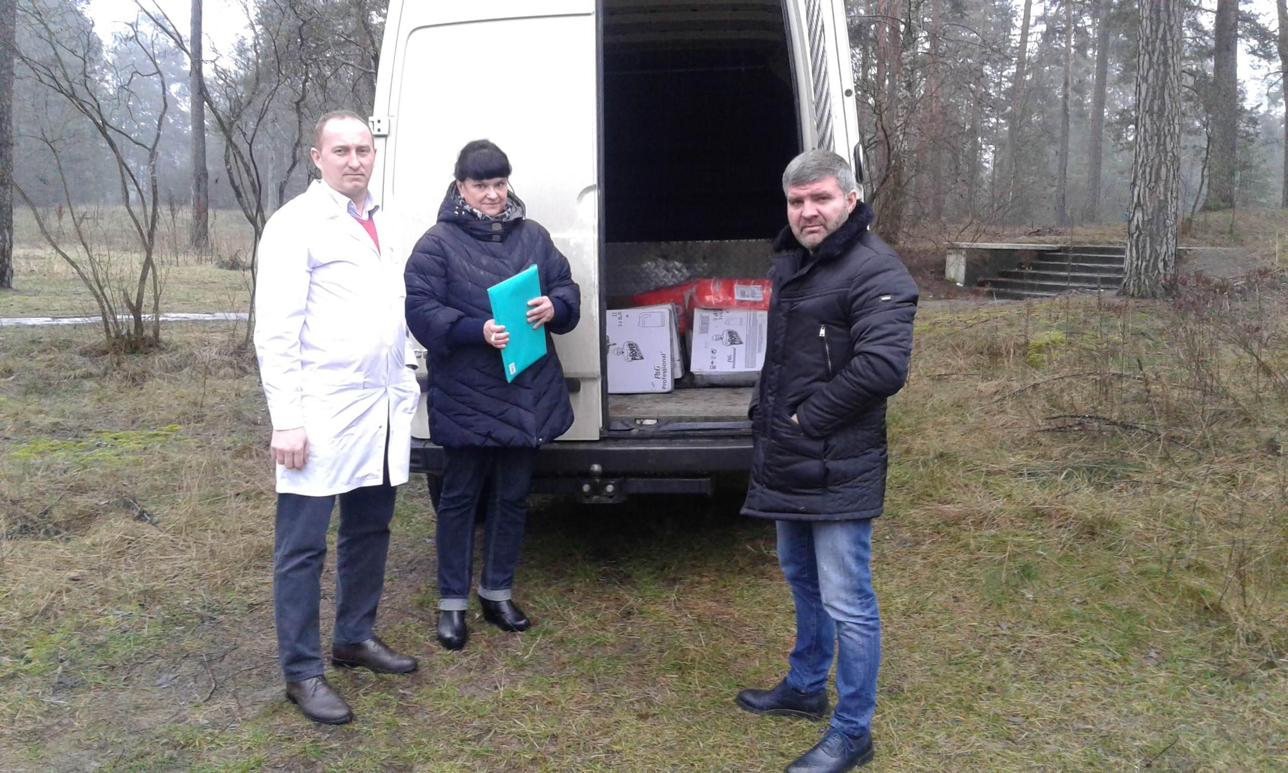 Олександр Андріюк передає гуманітарну допомогу Страшівській протитуберкульозній лікарні